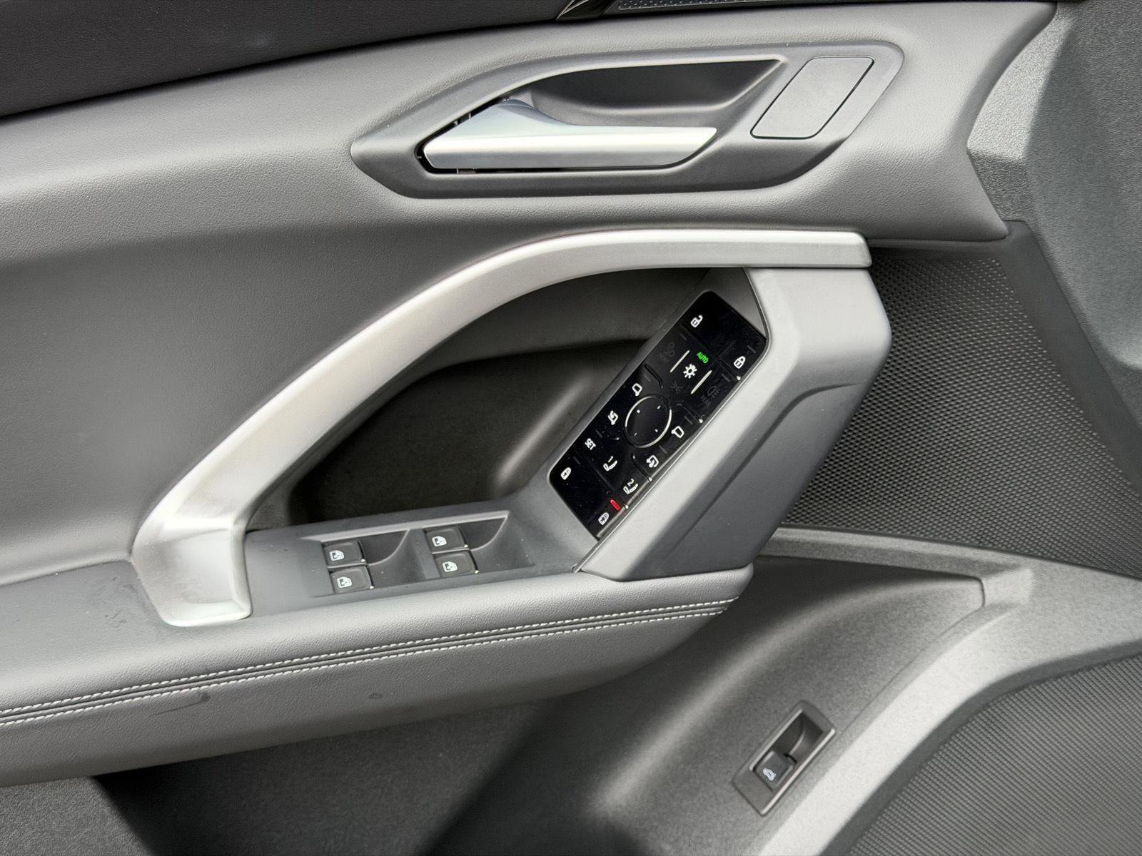 Used 2025 Audi Q5 Premium w/ Convenience Package image 11