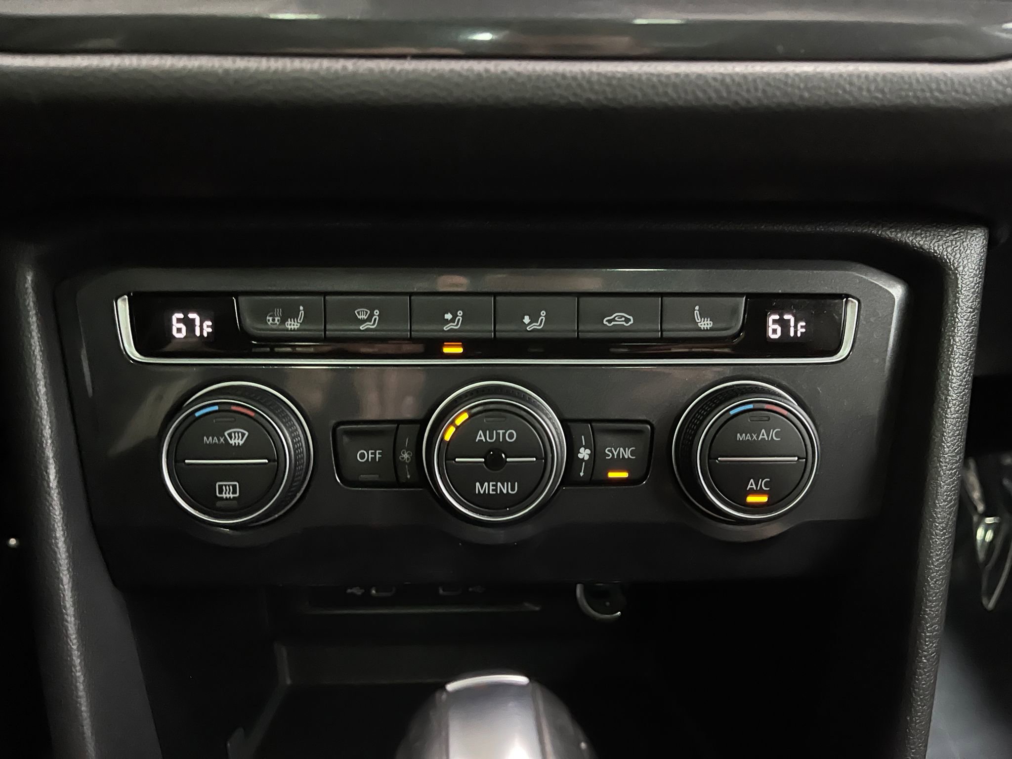 Used 2021 Volkswagen Tiguan SEL AWD/4WD image 26