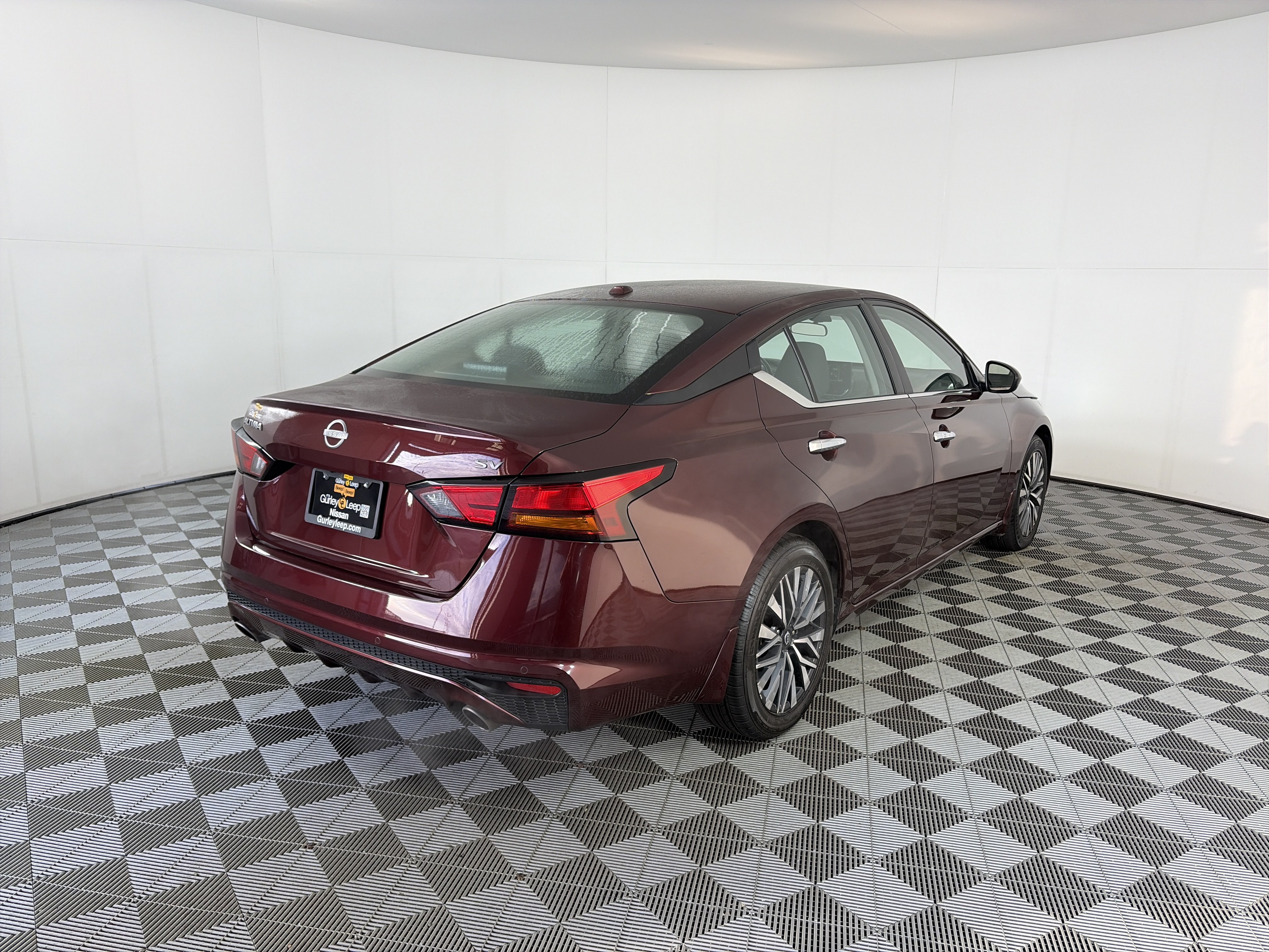 Used 2024 Nissan Altima 2.5 SV w/ SV Premium Package FWD image 10