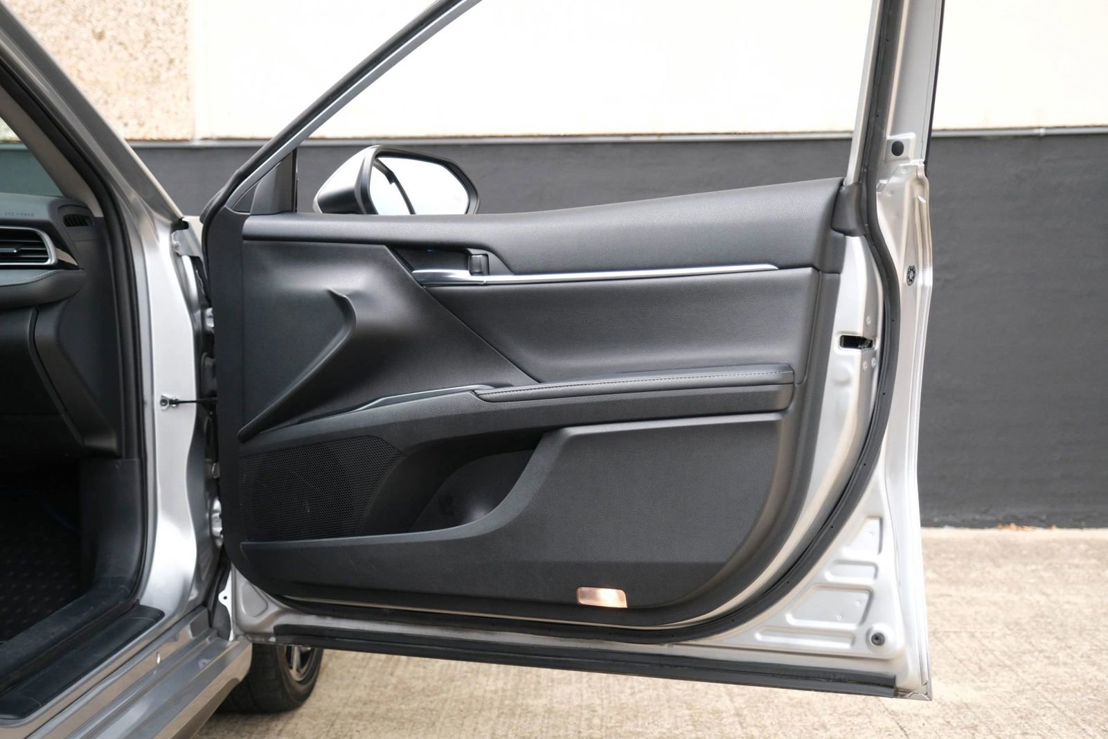 Used 2020 Toyota Camry XSE image 30