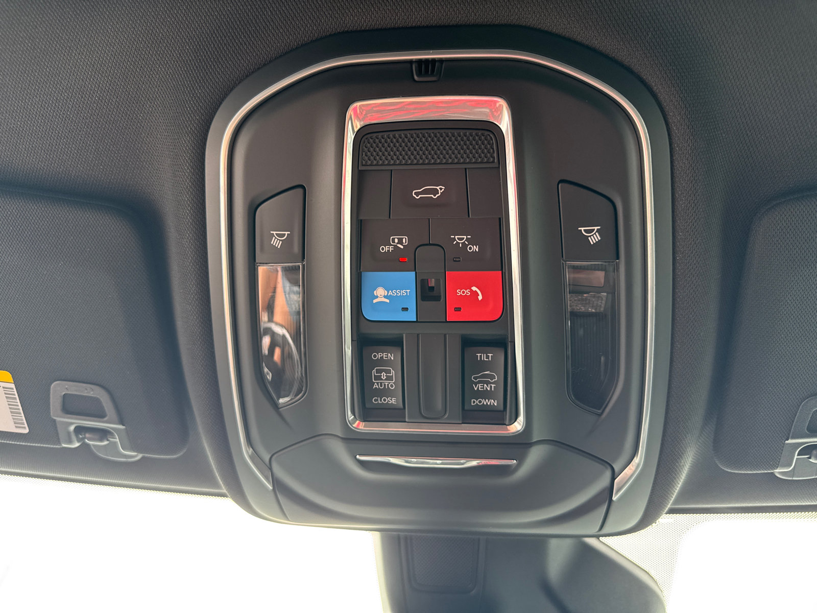 Used 2024 Jeep Grand Cherokee Altitude AWD/4WD image 11