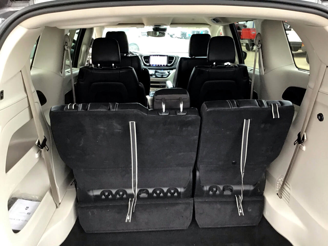 Used 2022 Chrysler Pacifica Touring-L image 49