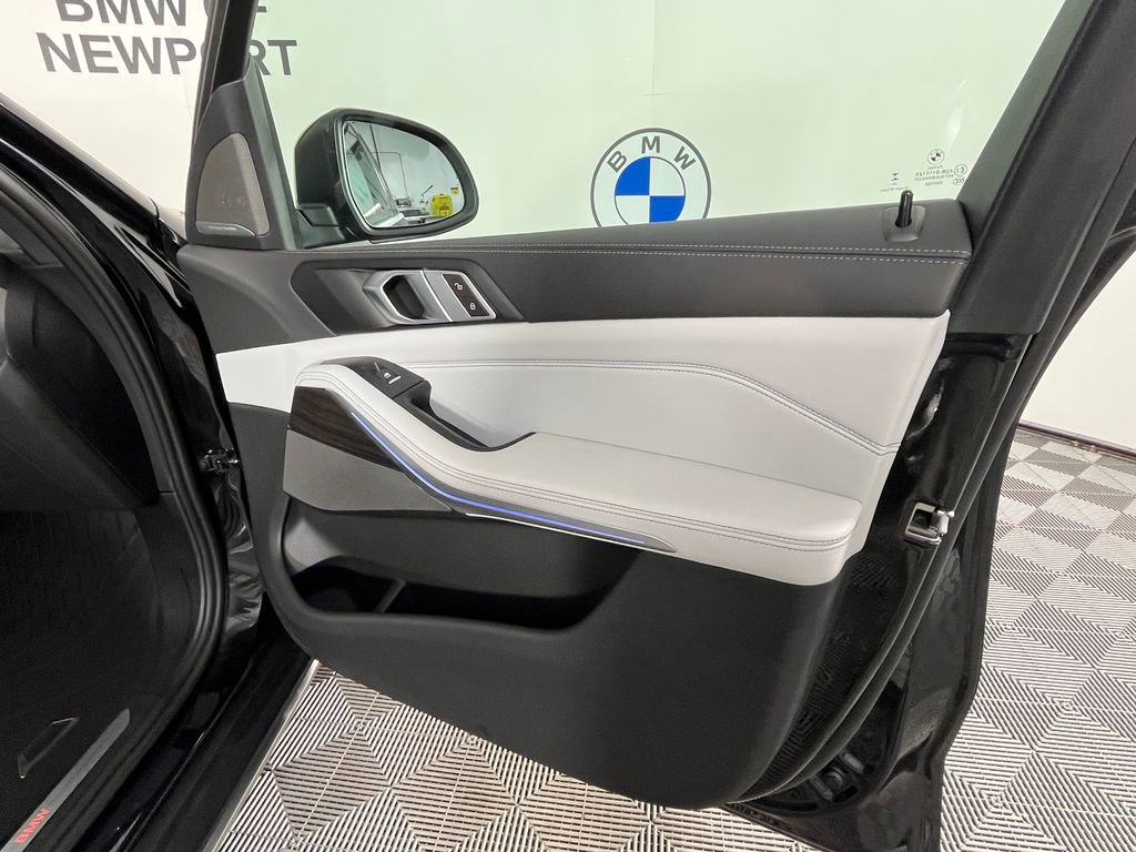 Certified 2024 BMW X5 xDrive40i w/ Premium Package AWD/4WD image 24