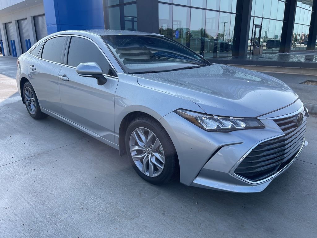 Used 2022 Toyota Avalon XLE FWD image 3