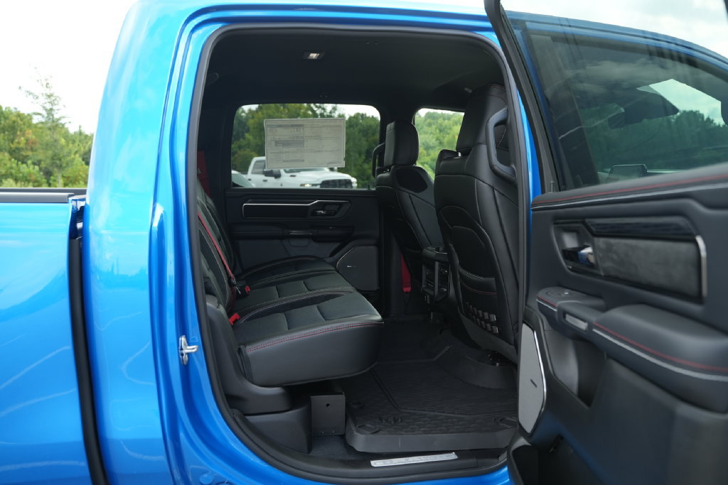 New 2026 RAM 1500 Laramie AWD/4WD image 19