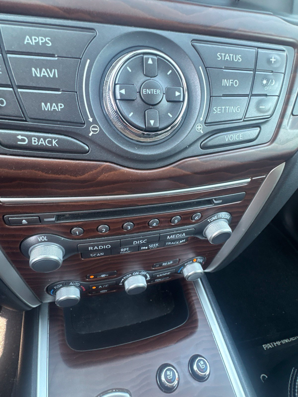 Used 2017 Nissan Pathfinder Platinum AWD/4WD image 17