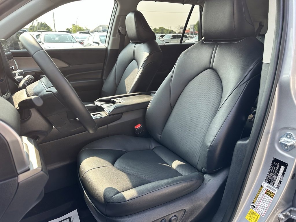 Used 2024 Toyota Grand Highlander XLE image 11