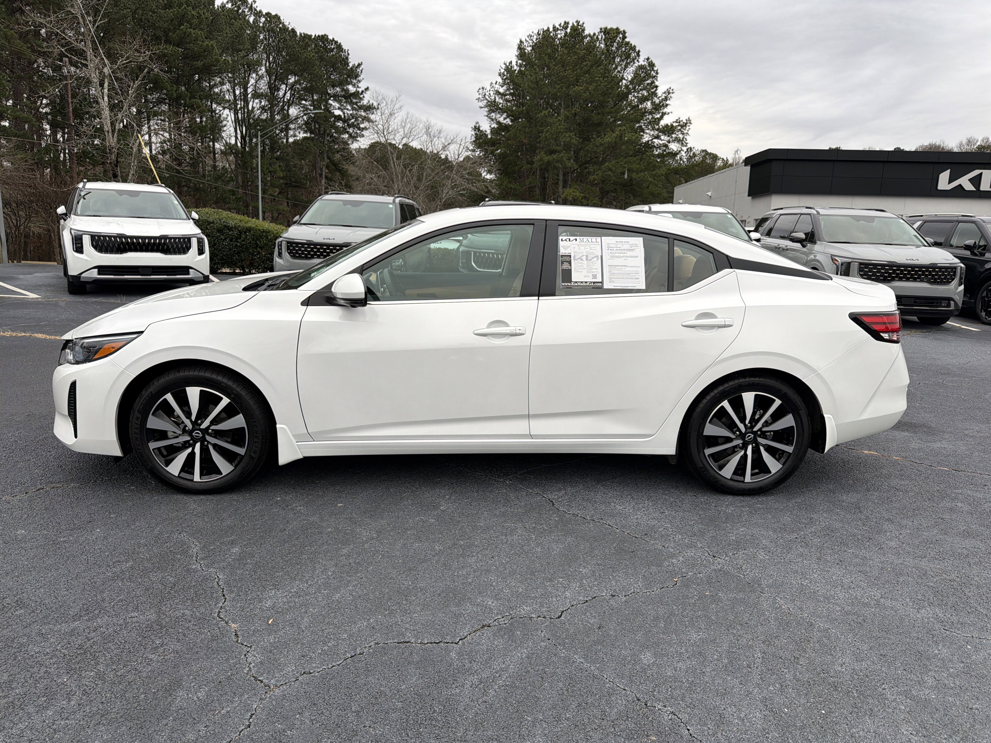 Used 2024 Nissan Sentra SV w/ SV Premium Package image 4