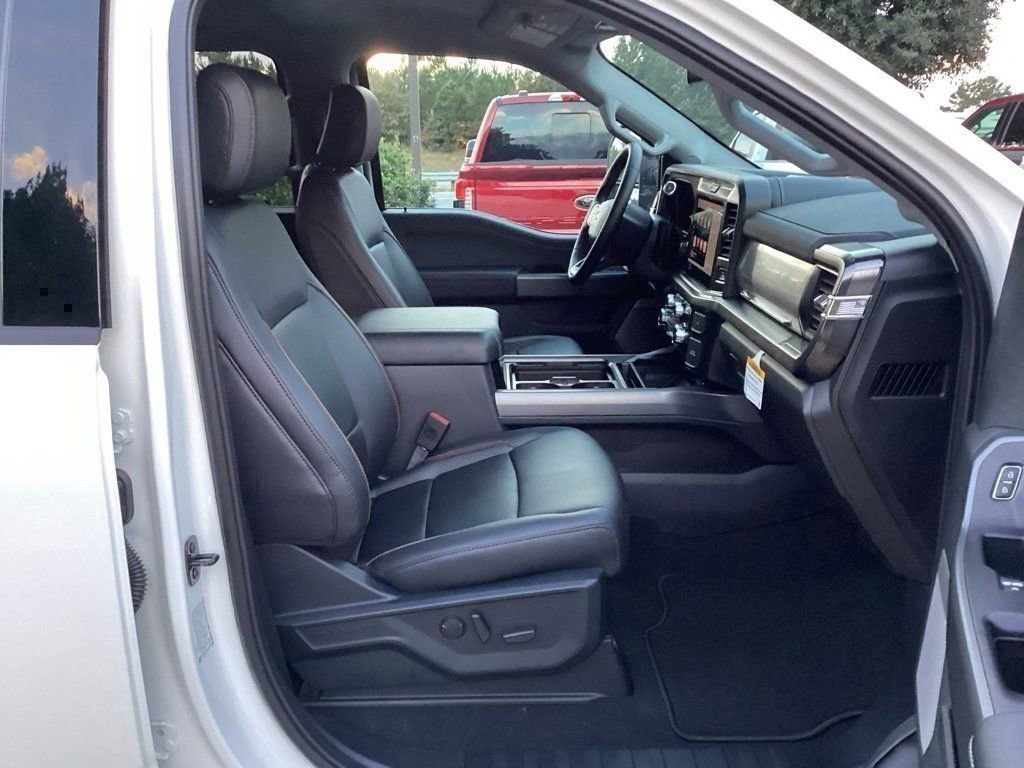 New 2026 Ford F250 Lariat w/ Black Appearance Package image 32