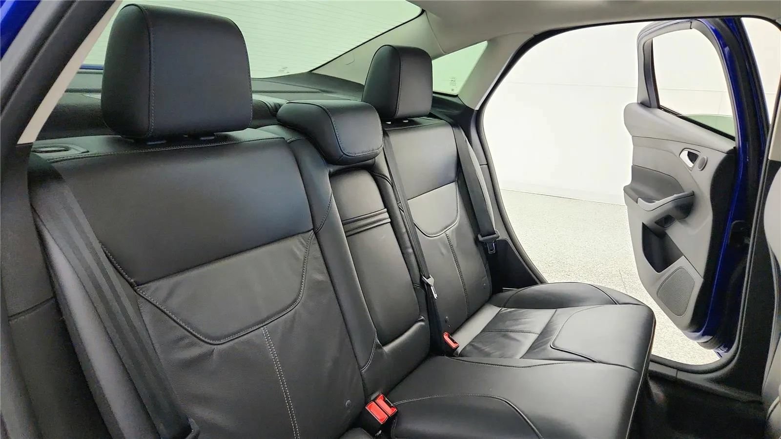 Used 2015 Ford Focus Titanium FWD image 39