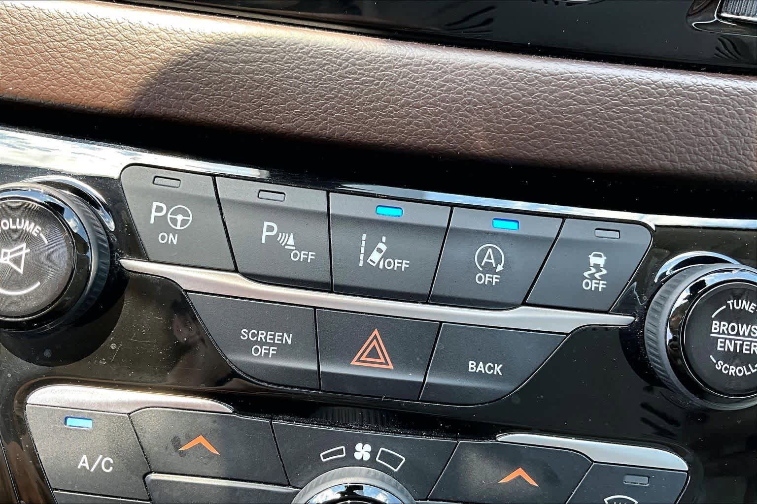 Used 2017 Chrysler Pacifica Touring-L Plus w/ Advanced Safetytec Group FWD image 34