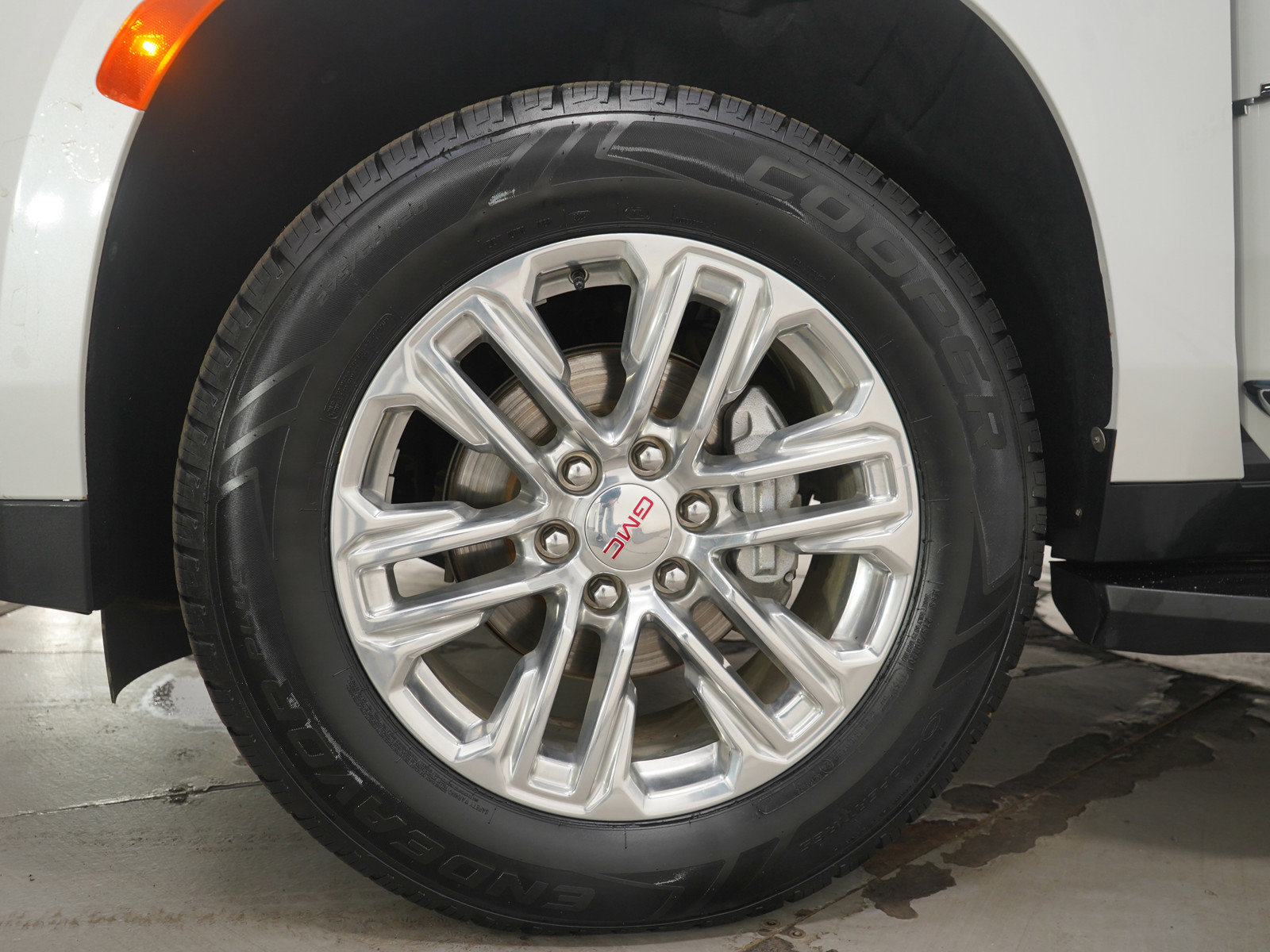 Used 2023 GMC Yukon XL SLT image 34