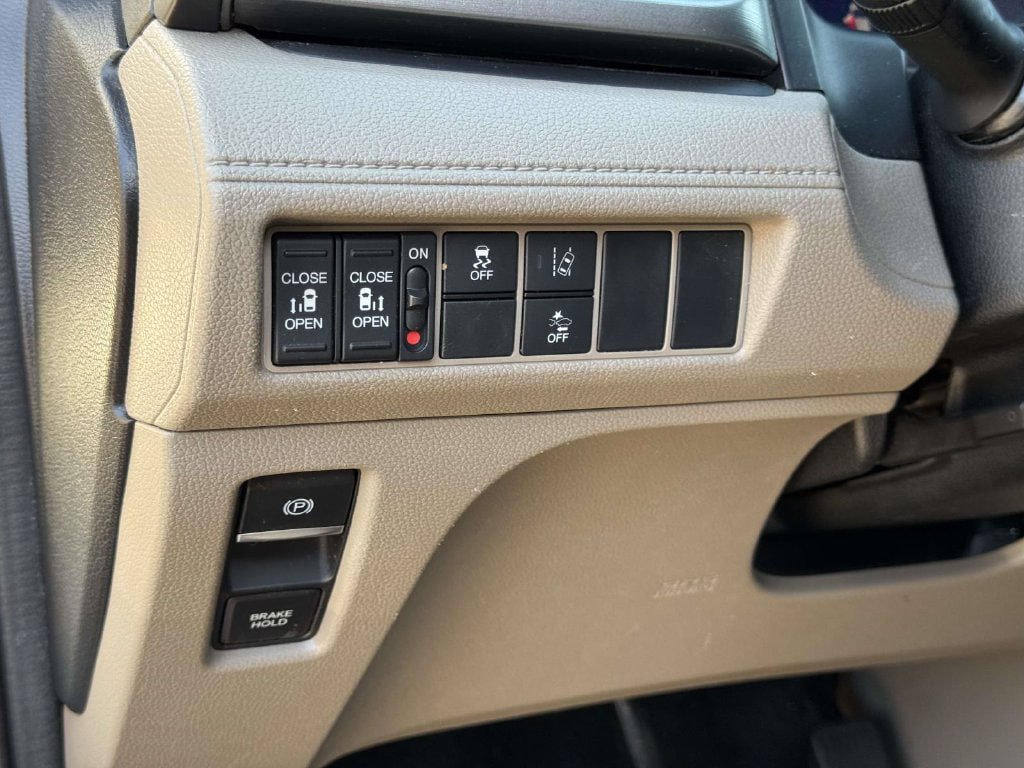 Used 2018 Honda Odyssey EX image 9