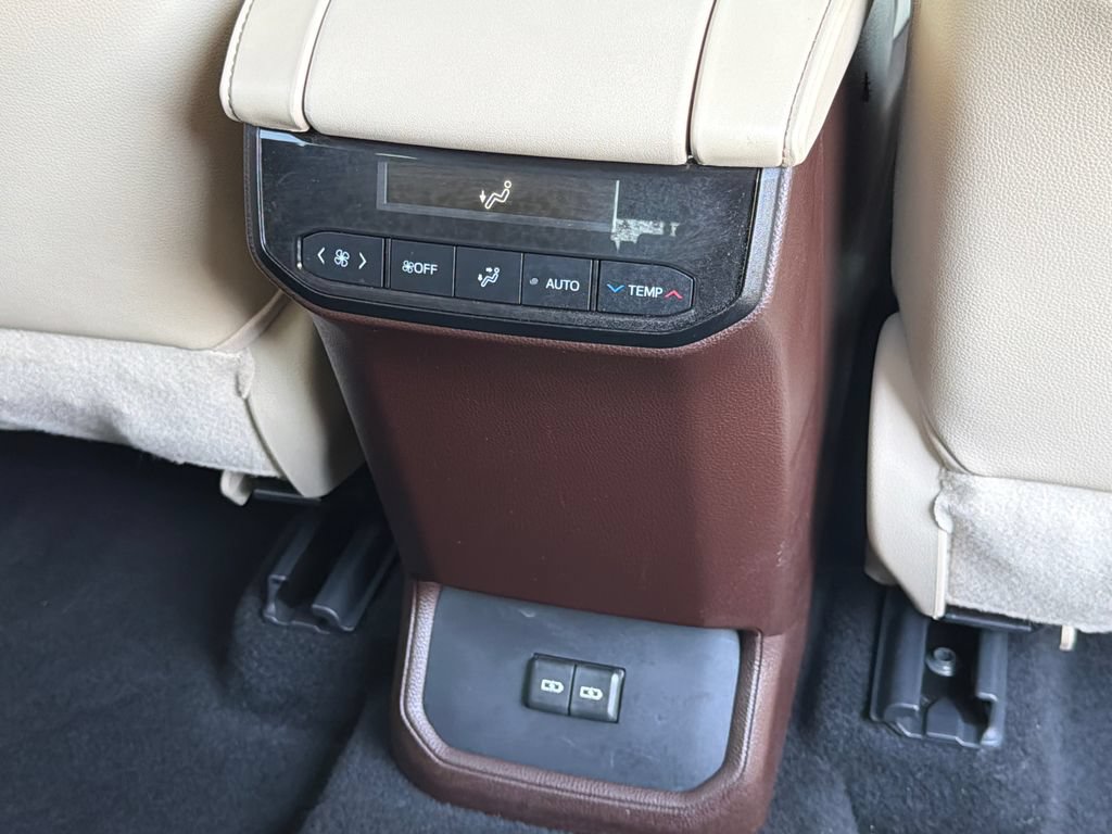 Used 2022 Toyota Highlander XLE AWD/4WD image 18