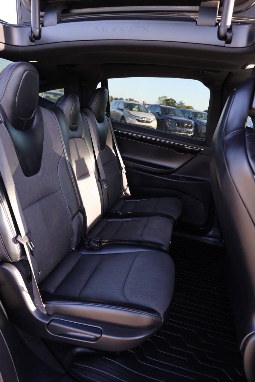Used 2018 Tesla Model X 75D AWD/4WD image 16