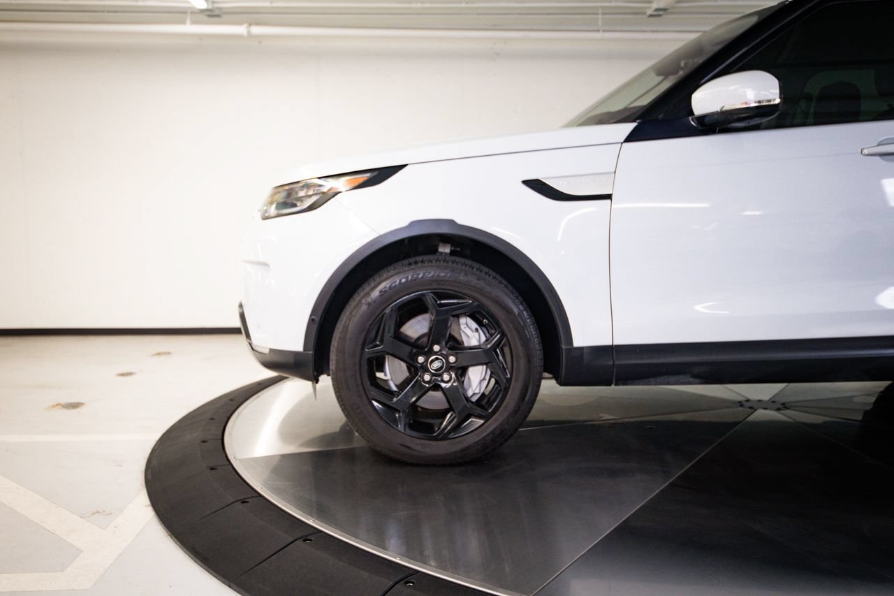 Used 2020 Land Rover Discovery HSE Luxury AWD/4WD image 11