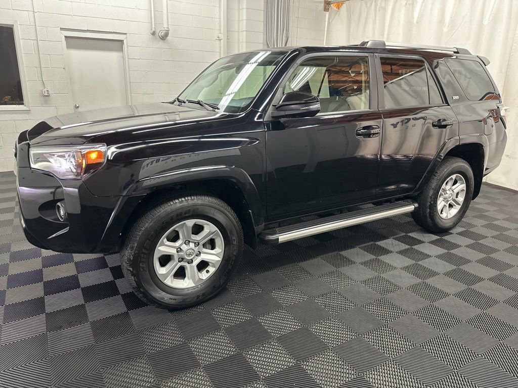 Used 2022 Toyota 4Runner SR5 Premium w/ Moonroof Package AWD/4WD image 5