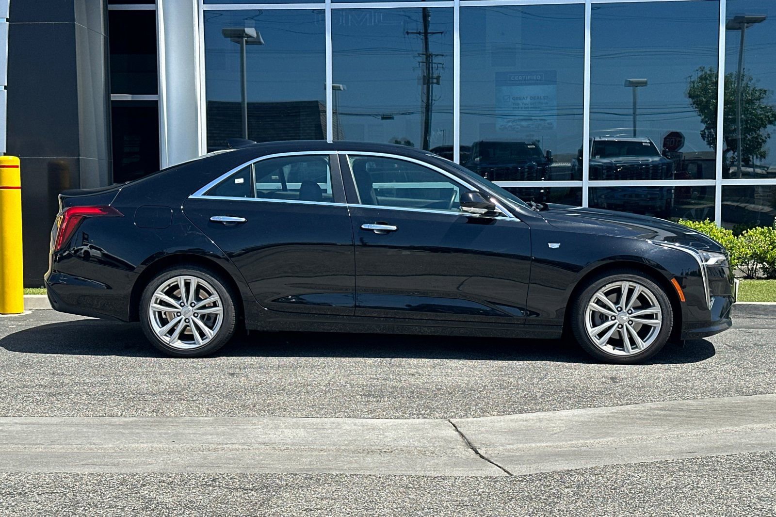 Used 2023 Cadillac CT4 Luxury w/ Cold Weather Package image 3