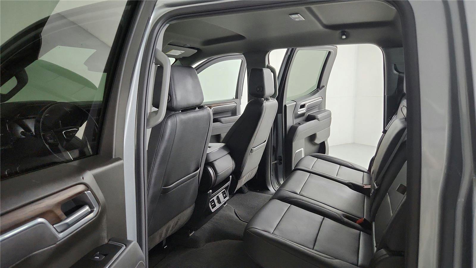 Used 2025 GMC Sierra 1500 SLT AWD/4WD image 18