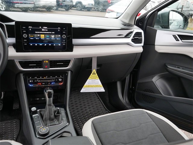 Certified 2025 Volkswagen Taos SE image 23