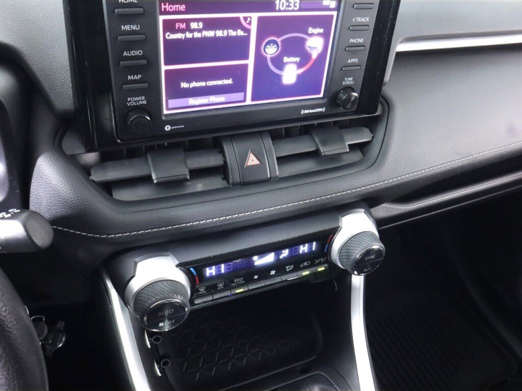 Used 2021 Toyota RAV4 LE image 15