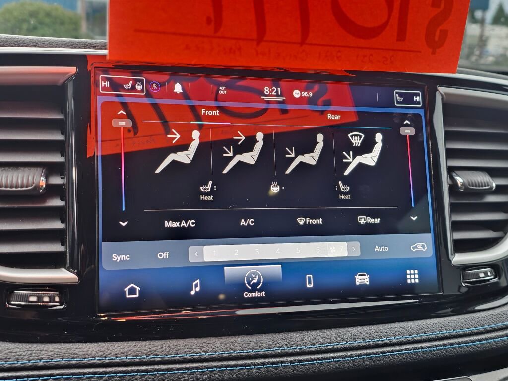 Used 2021 Chrysler Pacifica Touring-L image 32