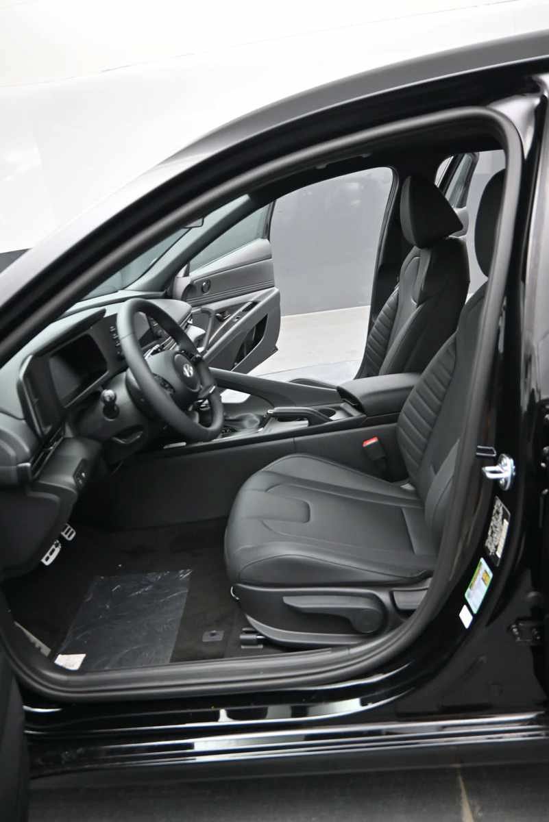 New 2026 Hyundai Elantra SEL Sport FWD image 17