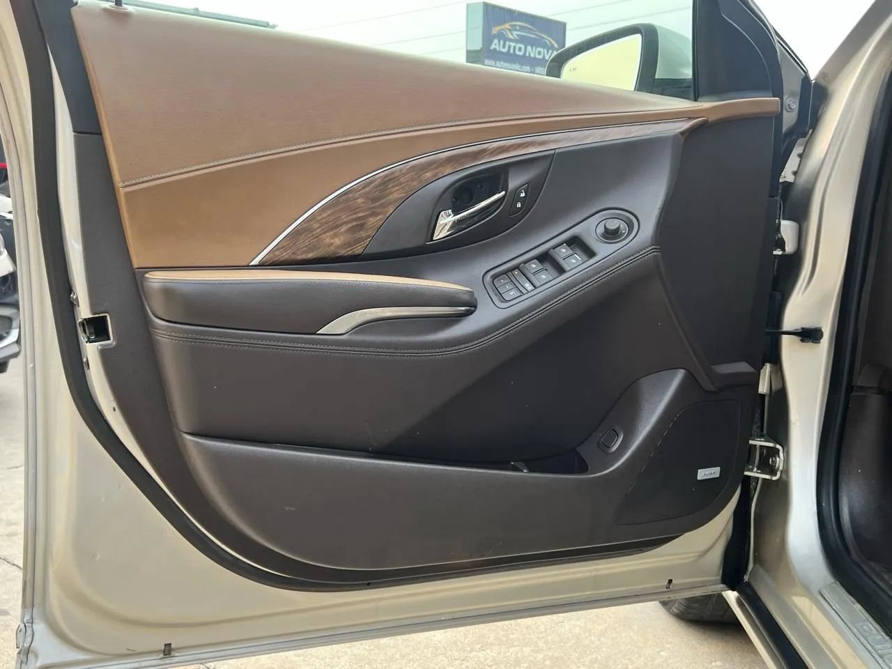 Used 2014 Buick LaCrosse Leather w/ Driver Confidence Package FWD image 22