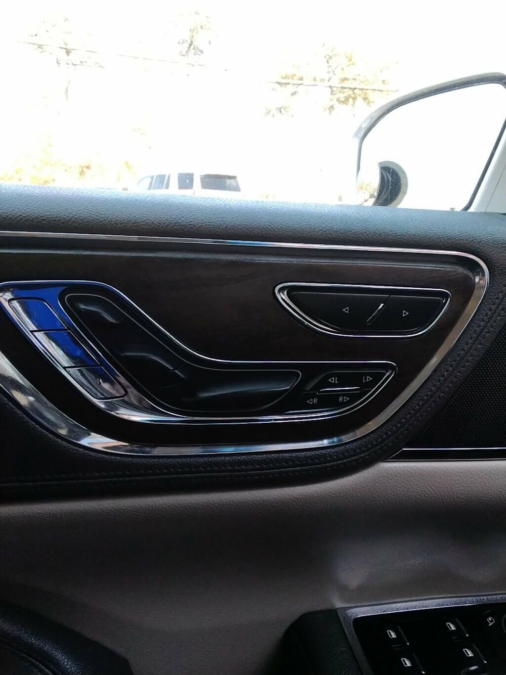 Used 2017 Lincoln Continental Reserve w/ Technology Package image 25