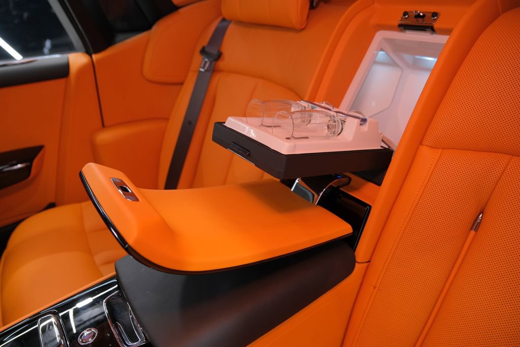 Used 2025 Rolls-Royce Phantom Sedan image 33