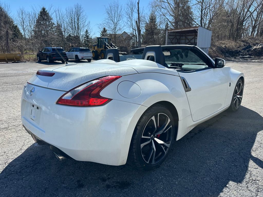 Used 2018 Nissan 370Z Touring Sport RWD image 16