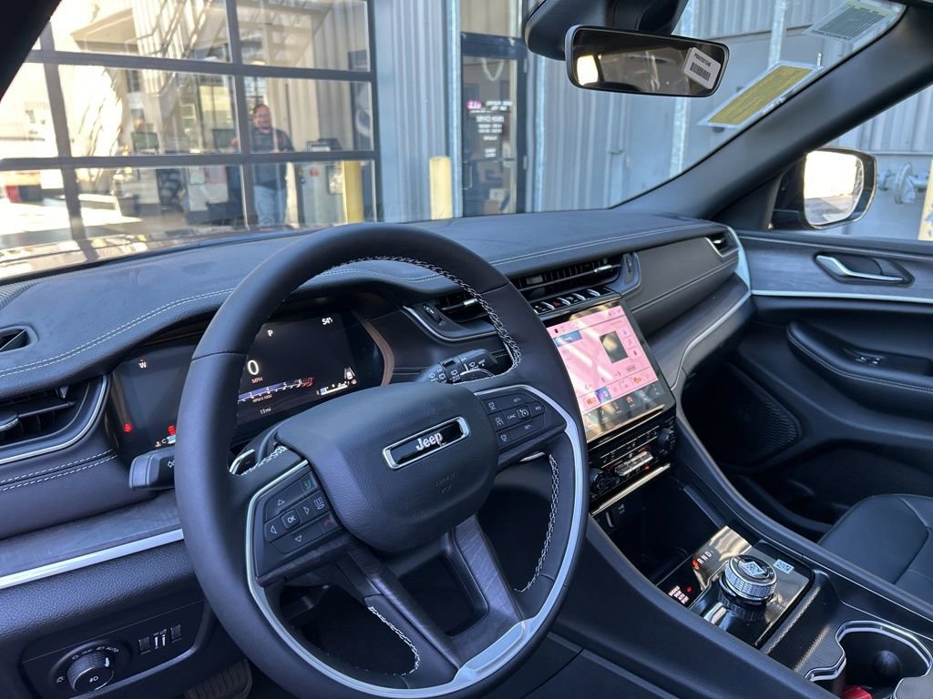 New 2025 Jeep Grand Cherokee Limited w/ Black Appearance Package image 47