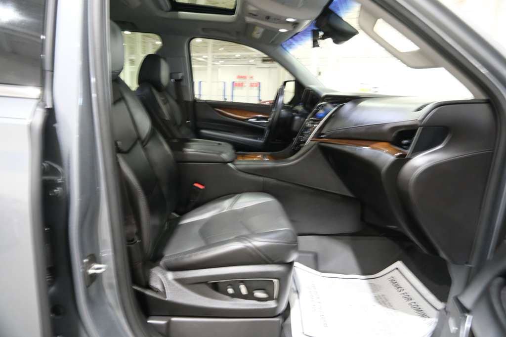 Used 2018 Cadillac Escalade Premium Luxury AWD/4WD image 35