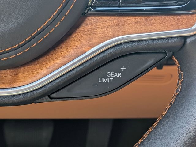 Used 2024 Jeep Grand Wagoneer Series III w/ Rear Seat Video Group 1 AWD/4WD image 23