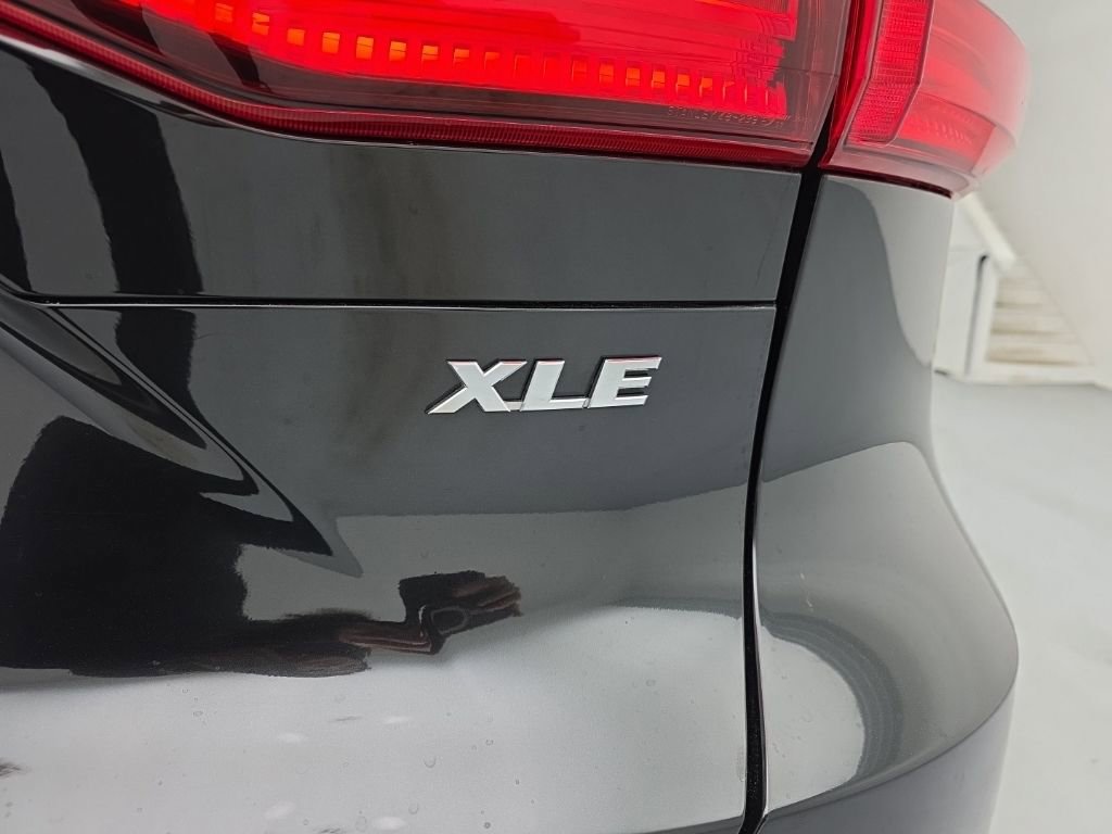 Used 2024 Toyota Venza XLE image 54