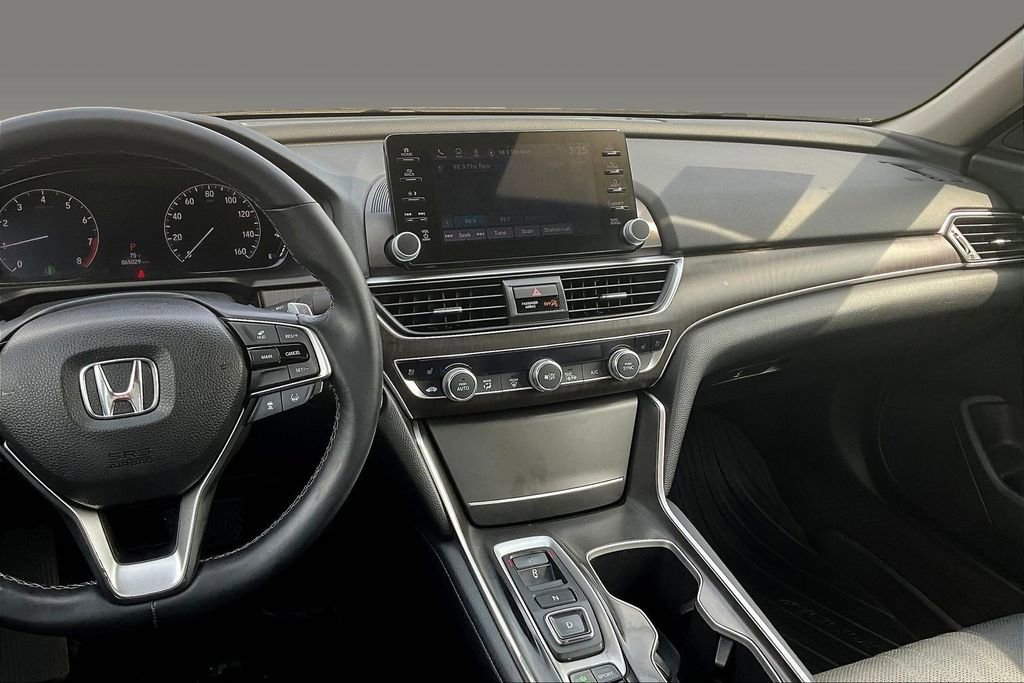 Used 2018 Honda Accord Touring image 3