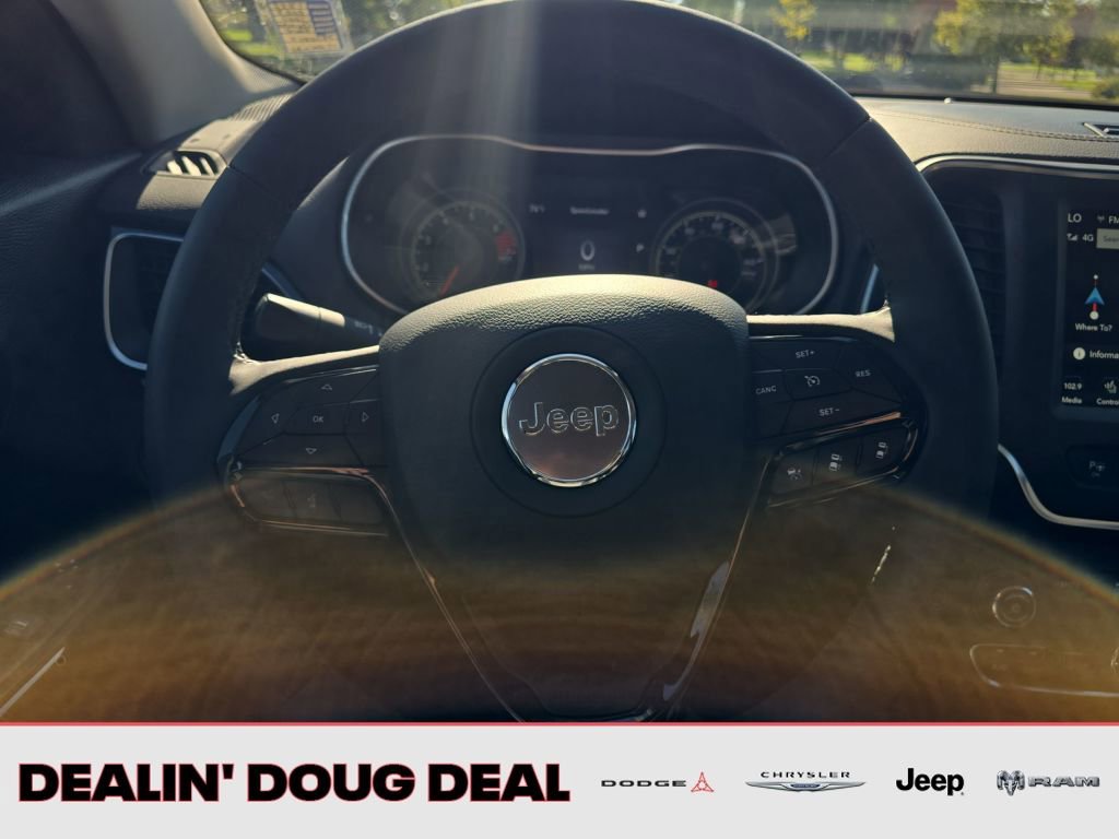 Used 2023 Jeep Cherokee Altitude Lux image 16