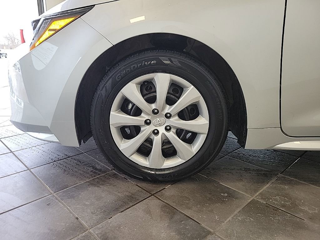Used 2025 Toyota Corolla LE image 15
