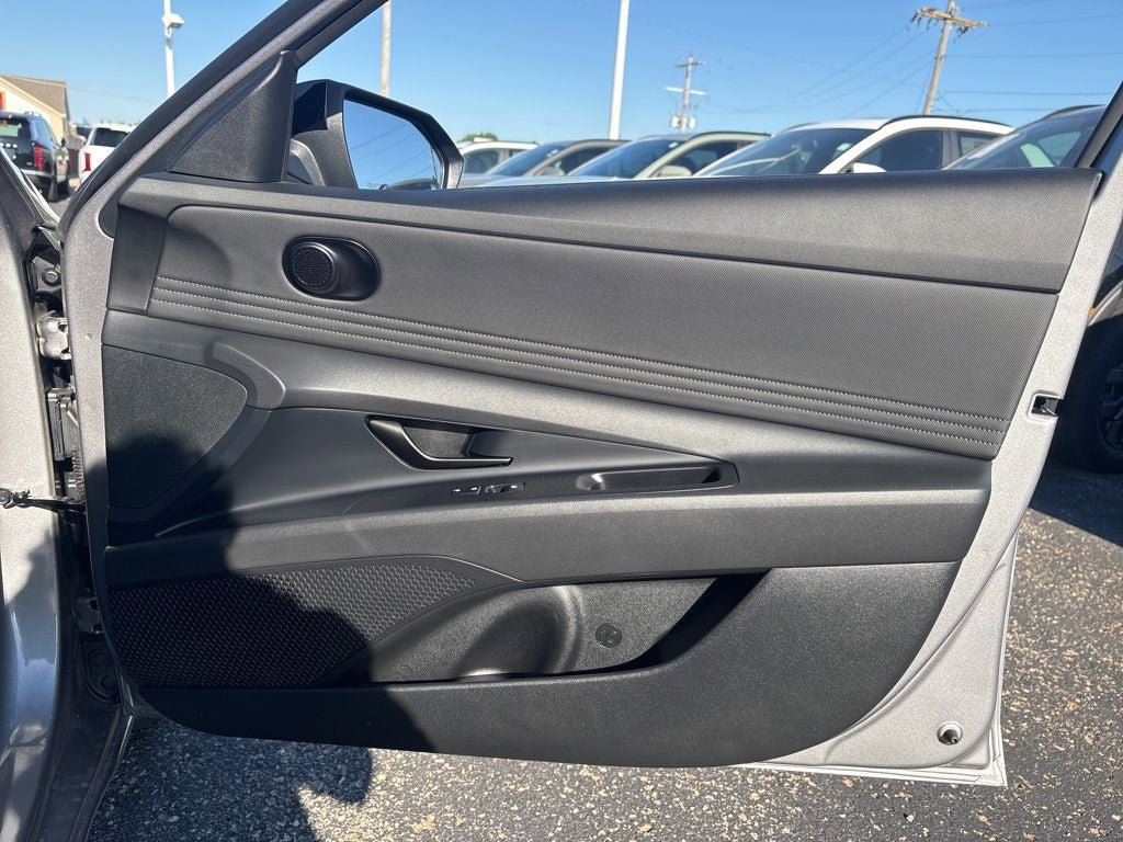 Certified 2025 Hyundai Elantra SEL w/ Cargo Package FWD image 32