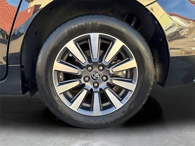 Used 2018 Toyota Sienna Limited Premium image 9