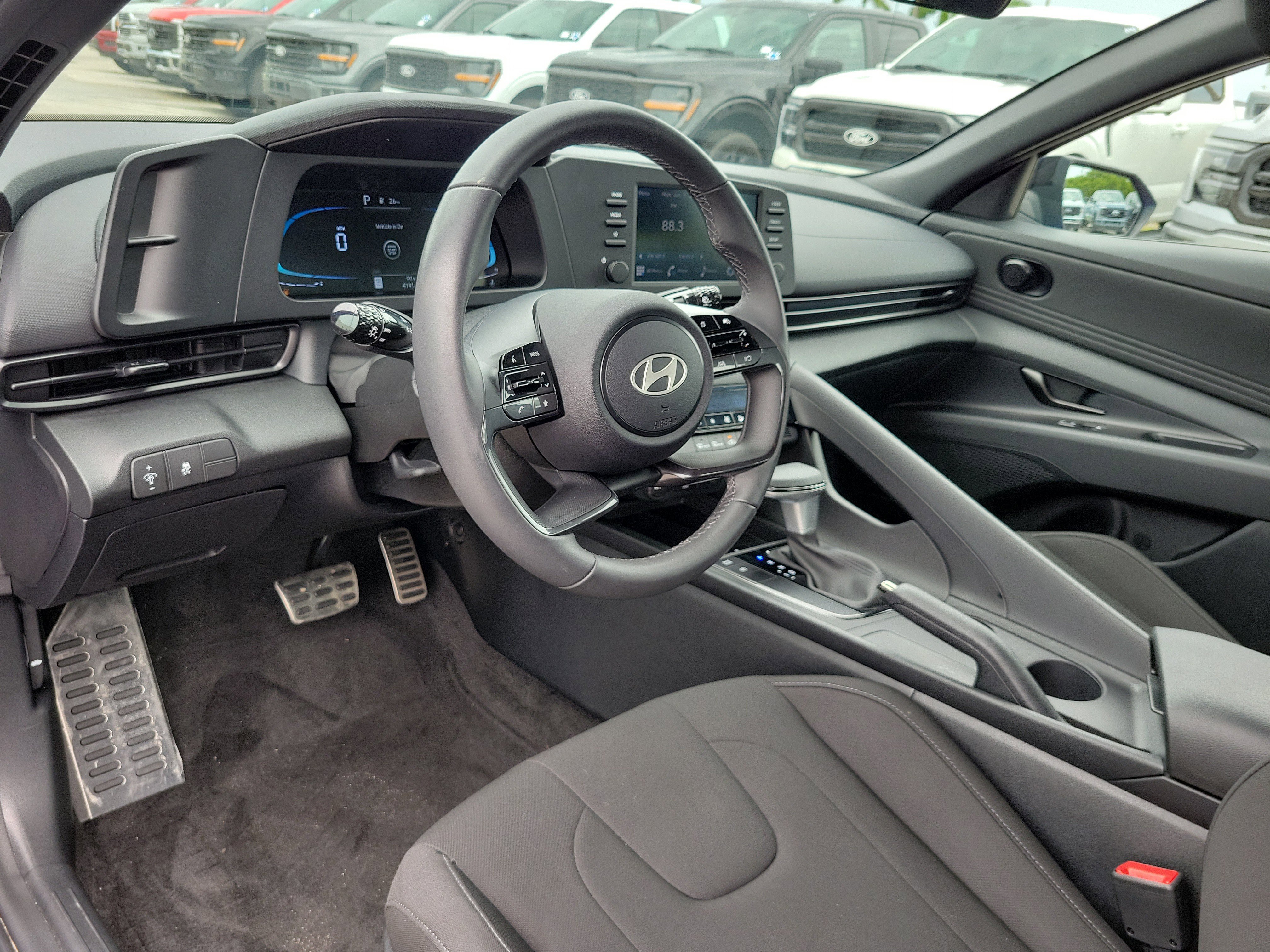 Used 2025 Hyundai Elantra Sport FWD image 9