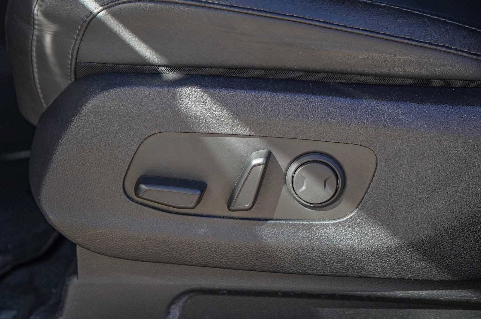 Certified 2024 Kia Carnival LX image 25