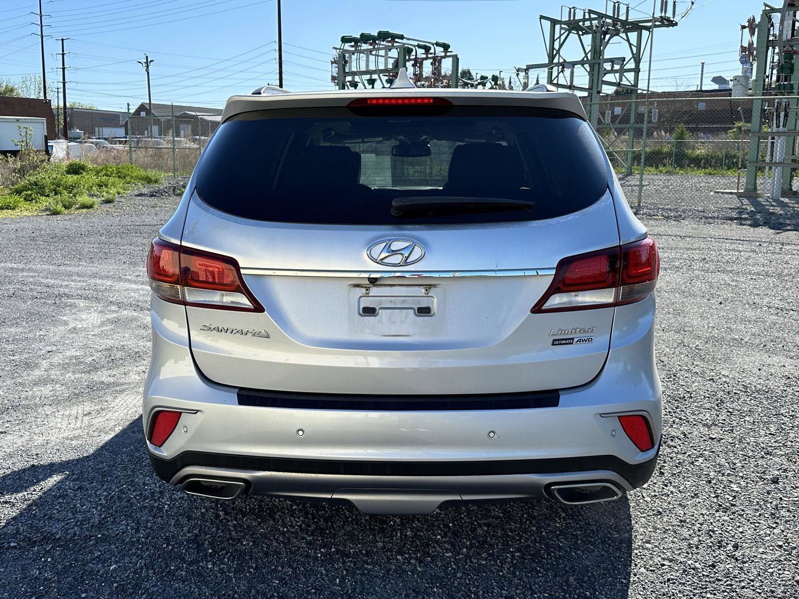 Used 2017 Hyundai Santa Fe Limited AWD/4WD image 7