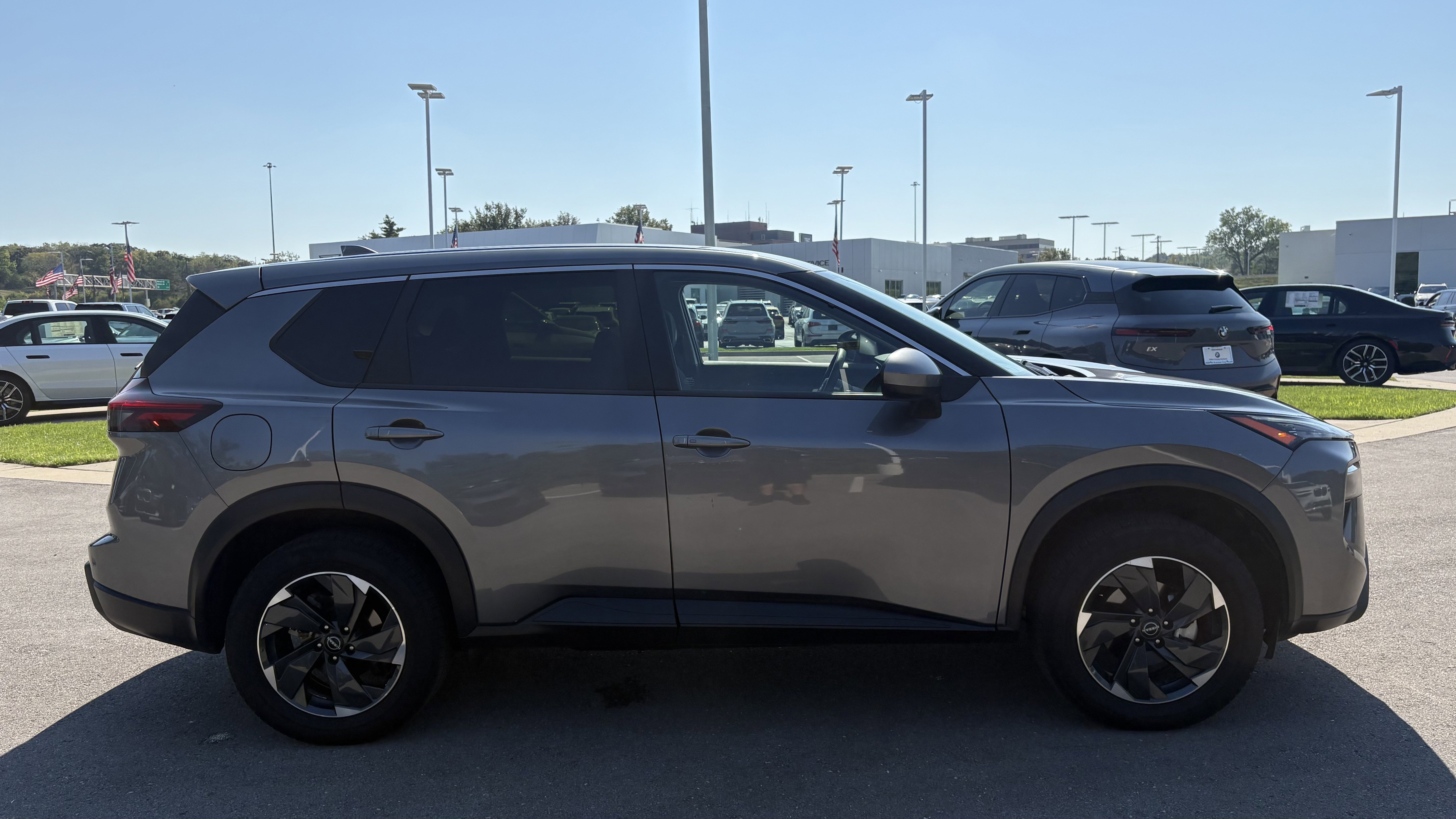 Used 2024 Nissan Rogue SV image 11