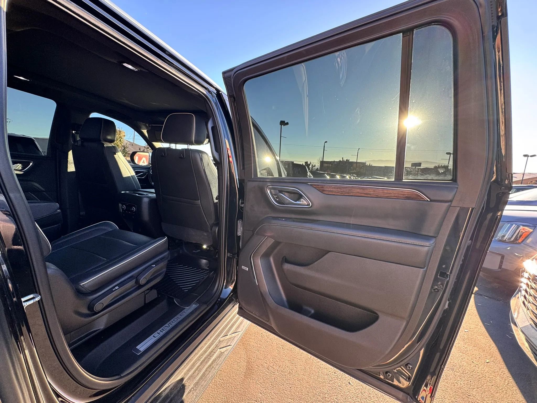 Used 2021 Chevrolet Suburban Premier w/ Premium Package image 32