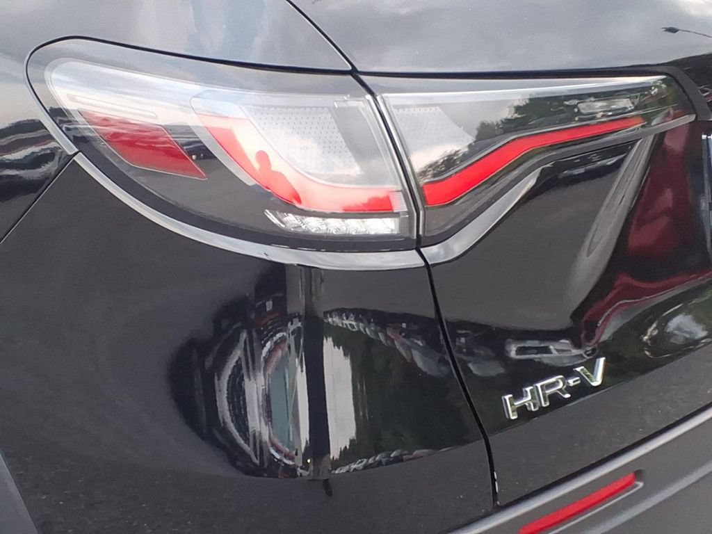 Used 2025 Honda HR-V Sport image 9