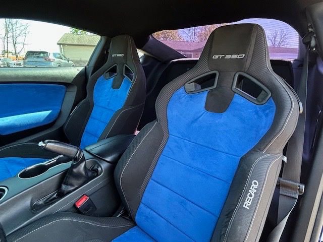 Used 2016 Ford Mustang Shelby GT350 w/ Technology Package RWD image 11