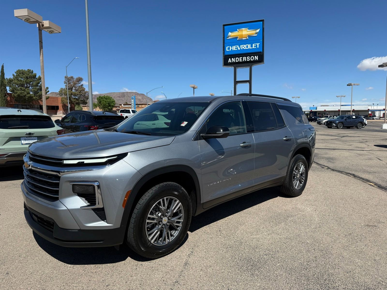 Used 2025 Chevrolet Traverse LT