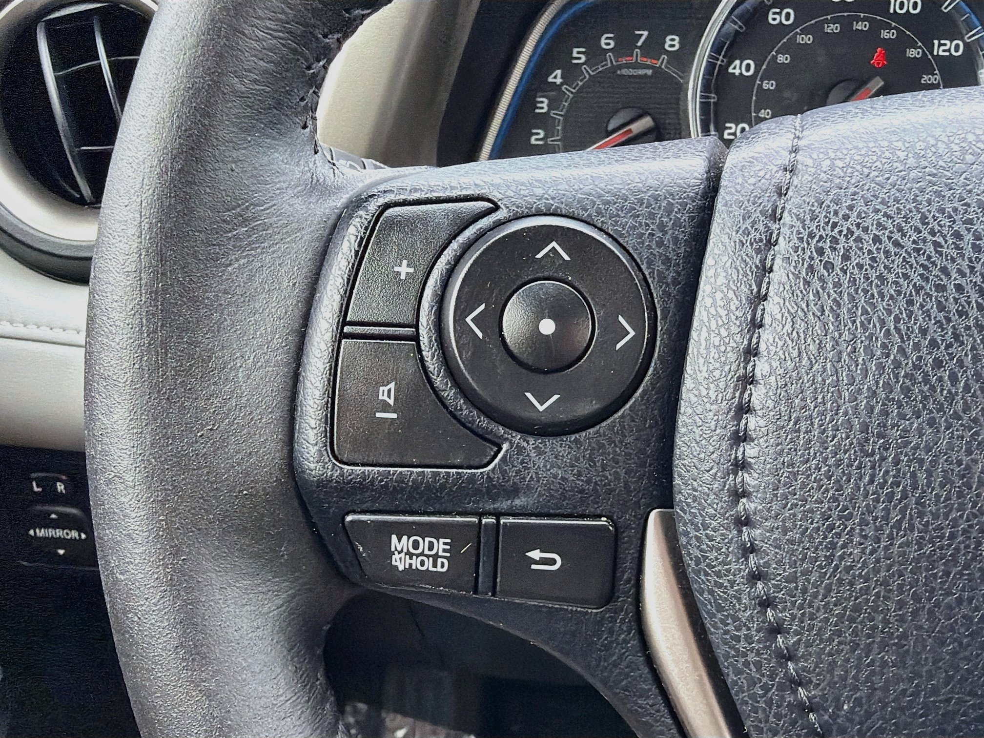 Used 2015 Toyota RAV4 Limited AWD/4WD image 36