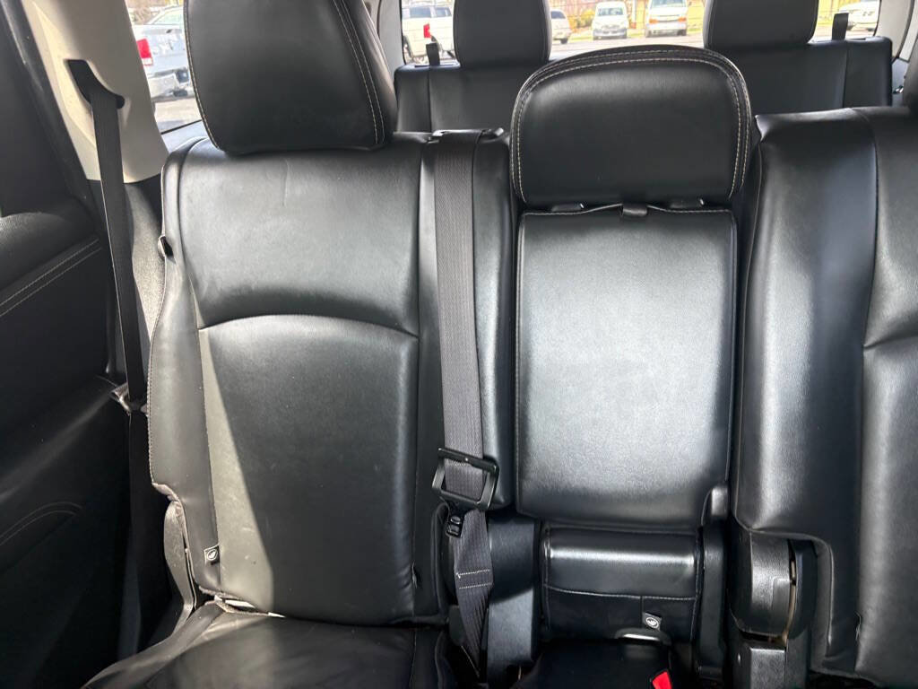 Used 2018 Dodge Journey Crossroad w/ Nav & Sun Group AWD/4WD image 36